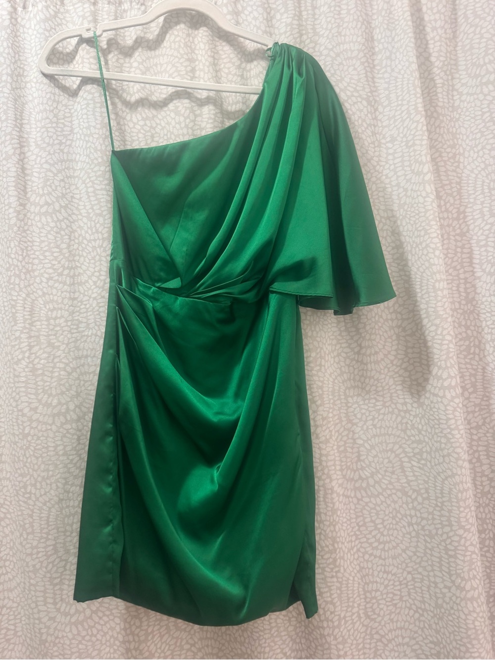 DO+BE One-Shoulder Emerald Green Satin Cocktail Dress
